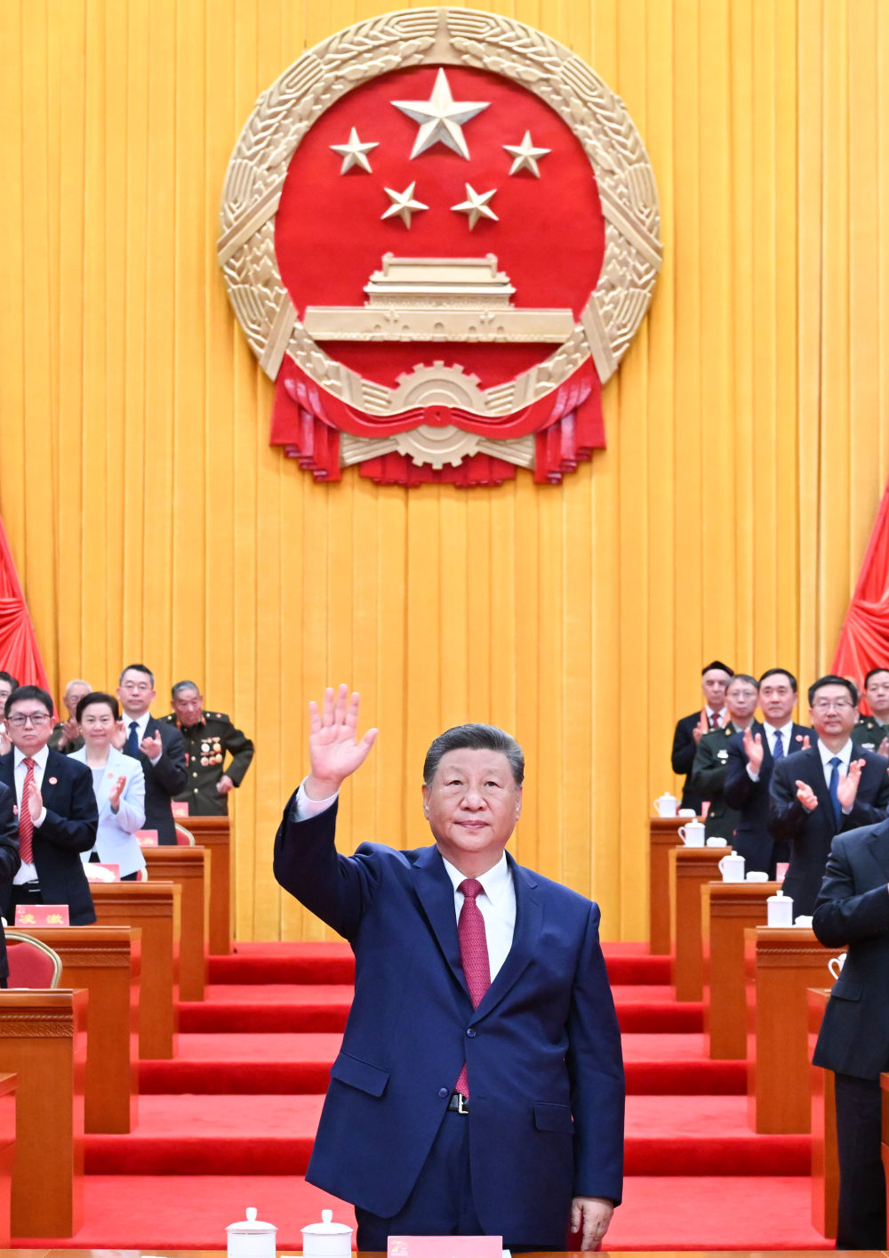 9月25日上午，新疆維吾爾自治區(qū)成立70周年慶祝大會(huì)在新疆人民會(huì)堂隆重舉行。中共中央總書(shū)記、國(guó)家主席、中央軍委主席習(xí)近平出席慶祝大會(huì)。新華社記者 燕雁 攝